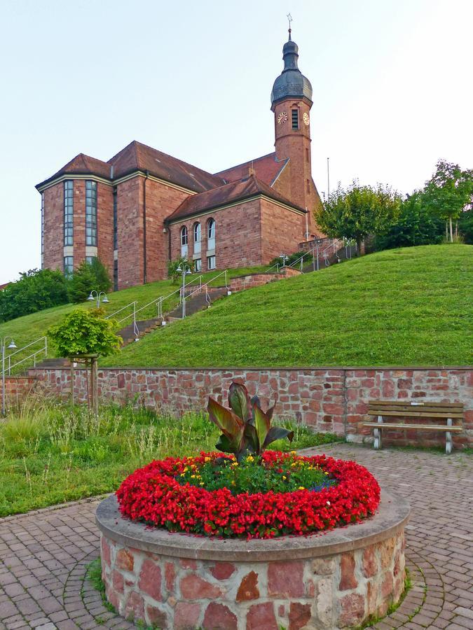 格鹿内鲍姆餐厅酒店 Leidersbach 外观 照片